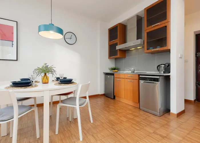 Old Town Spacious Piwna By Renters Apartment